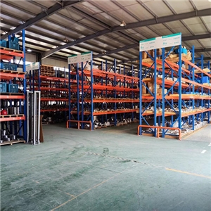 垂直立體貨柜客戶(hù)安裝交付現(xiàn)場(chǎng)